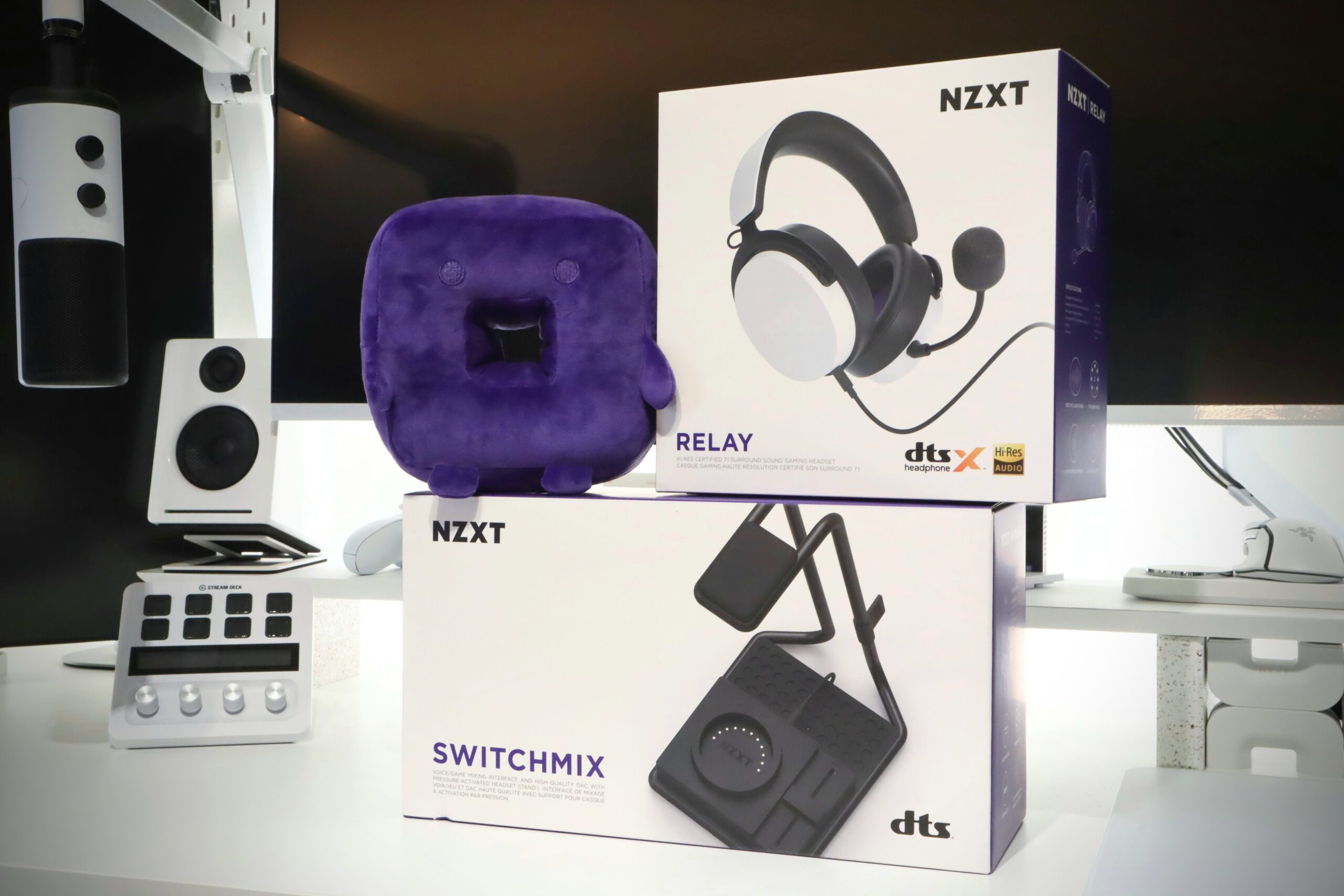 NZXT ヘッドセットスタンド＆ミキサー (ヘッドセットをかけるとスピーカーに切り替わる) SwitchMix(Windows11対応) ブラック AP -USMSM-B1 APUSMSMB1 オーディオ用アクセサリー | aa-shenzhen.com